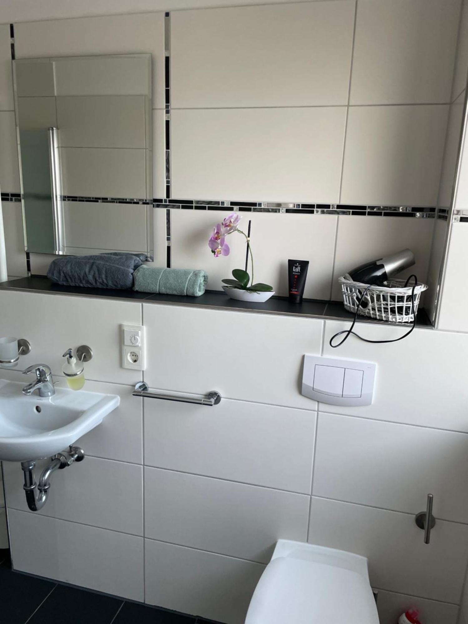 Ferienwohnung Mit Fussbodenheizung Nahe Messe, Gratis Parkplatz Und Abstellplatz E - Bike Hannover Exterior foto